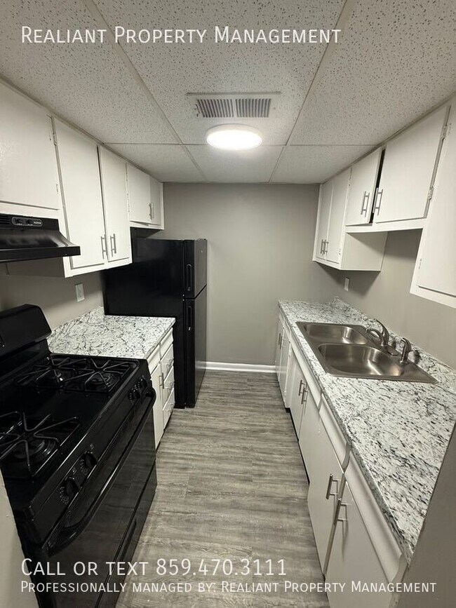 Building Photo - 2074 Fairmont Ct