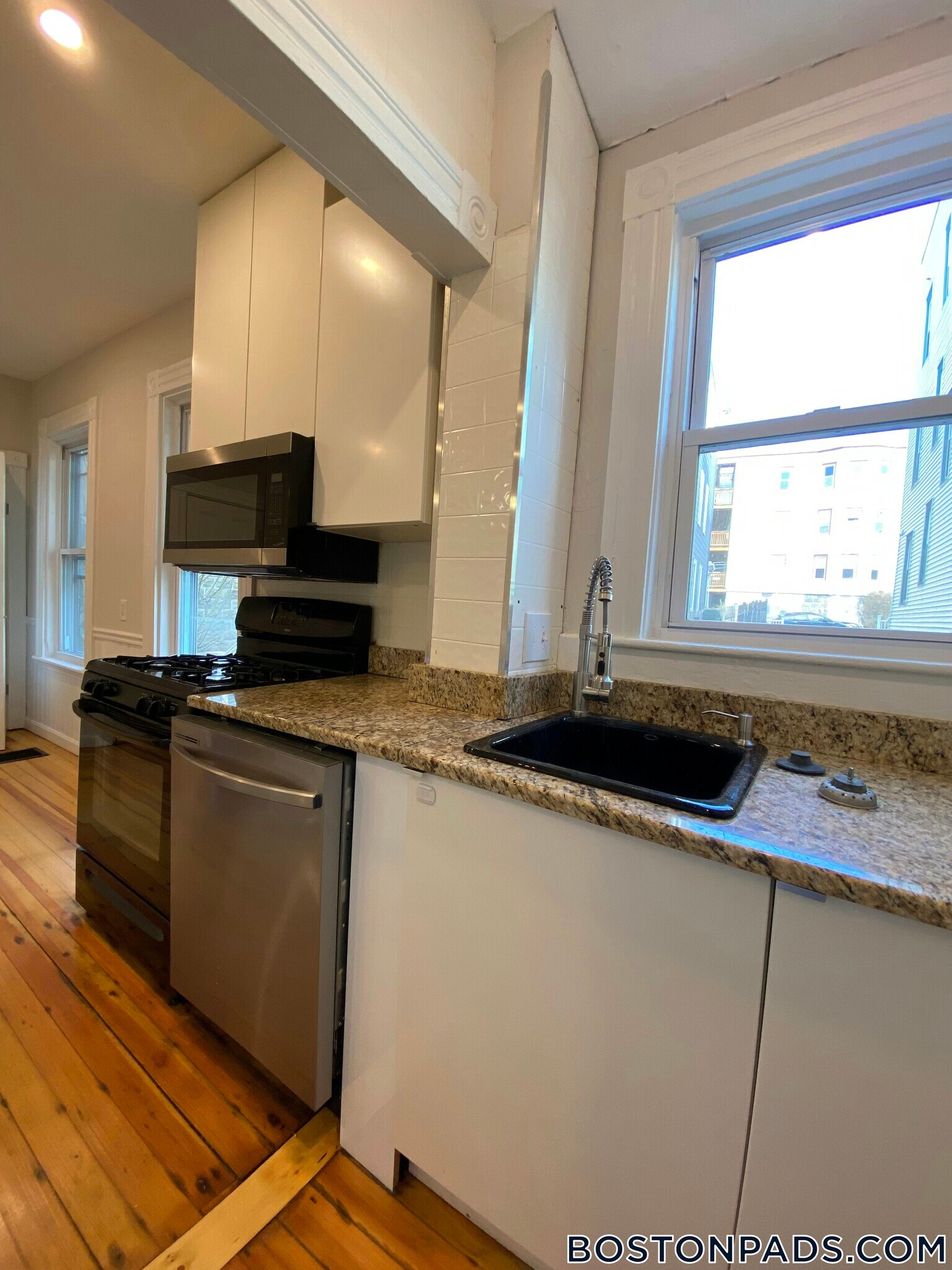 Building Photo - 12 Buttonwood St