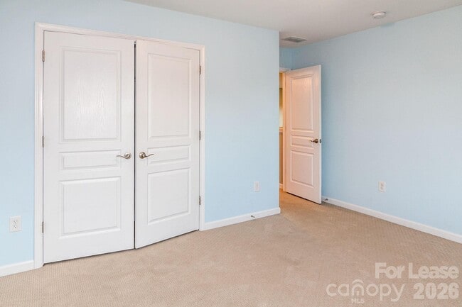 Building Photo - 5818 Glenmore Garden Dr