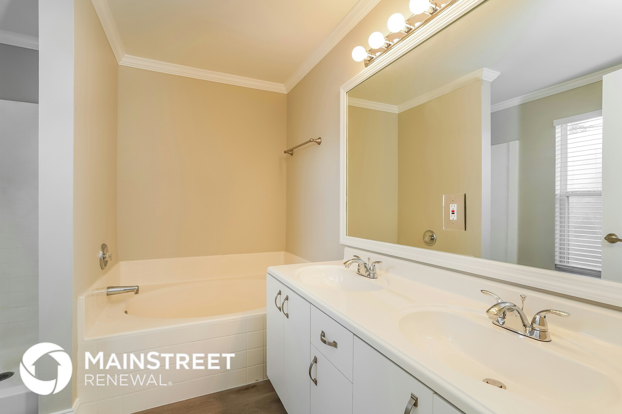 Building Photo - 815 Champion Ave