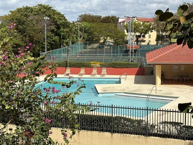 Building Photo - 9010 SW 125th Ave