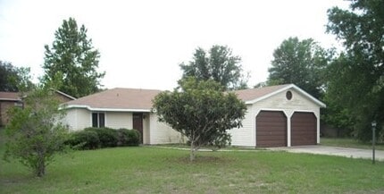 Building Photo - Charming 2/2.5 in Silver Springs Shores