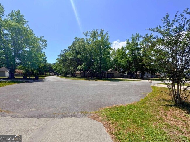 Building Photo - 142 Woodvalley Ct
