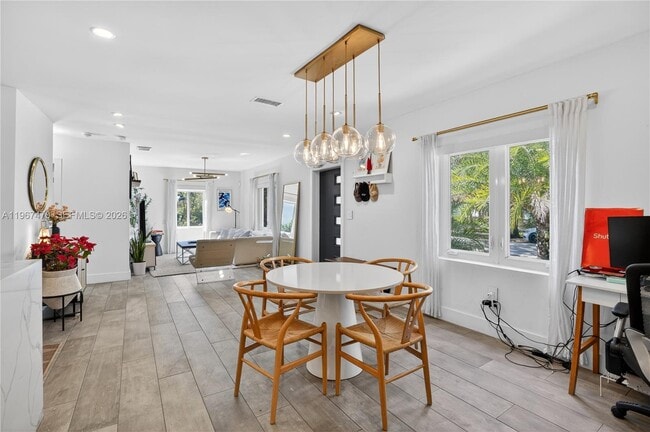 Building Photo - 837 Alberca St