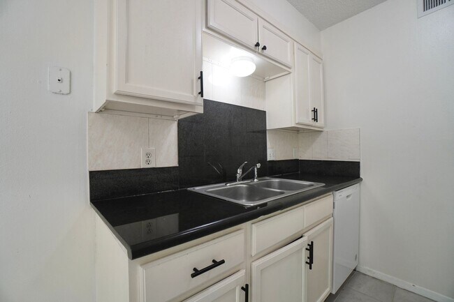 Building Photo - 2906 Sweeney Ln