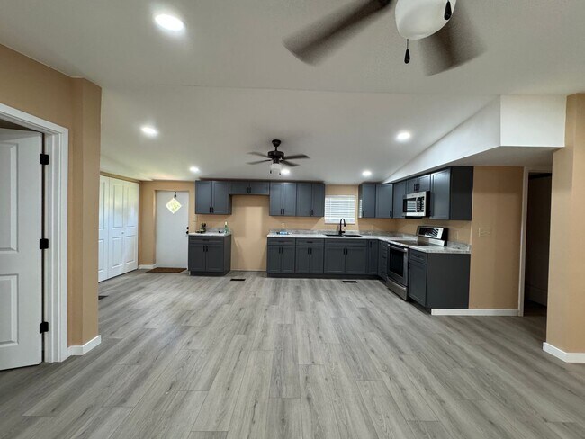 Building Photo - Newly Remodeled 3 Bedroom Manufactured Home in Suwannee County