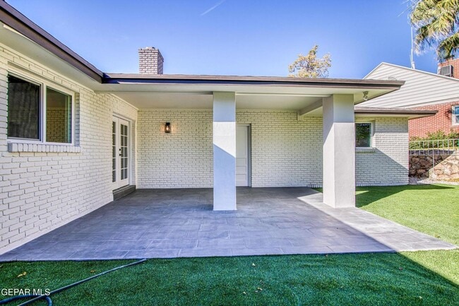 Building Photo - 1210 La Cruz Dr