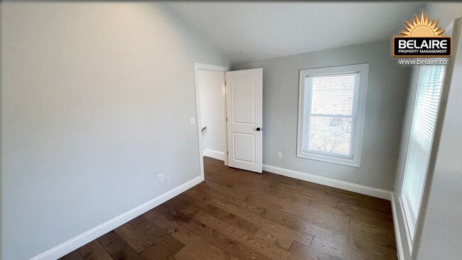 Building Photo - Cozy Country Living