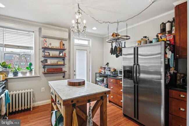 Building Photo - 701 Grundy St