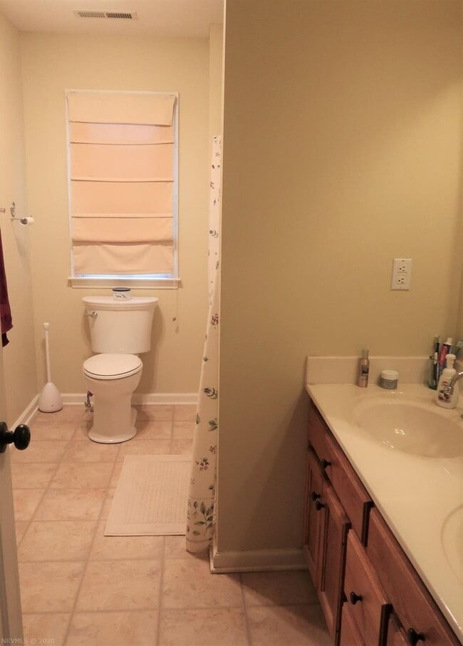 Building Photo - 3 Bedroom 2.5 Home in Christiansburg!