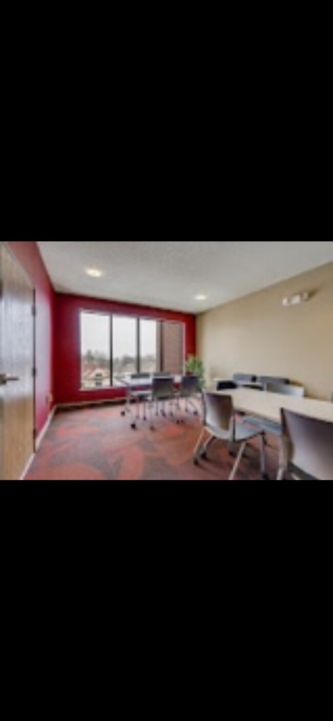 Building Photo - 340 6th Ave S