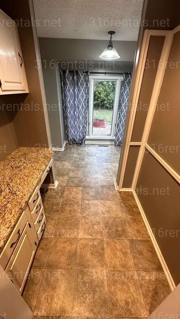 Building Photo - $1590 - 3 bedroom / 2.5 bathroom - Single Family Home *COMING SOON*