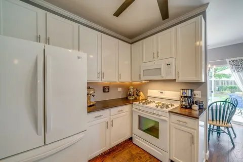 Building Photo - 3907 Blackstone Dr