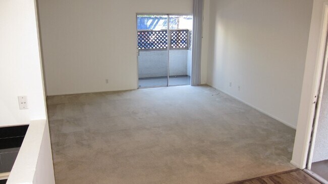 Building Photo - 10380 Almayo Ave