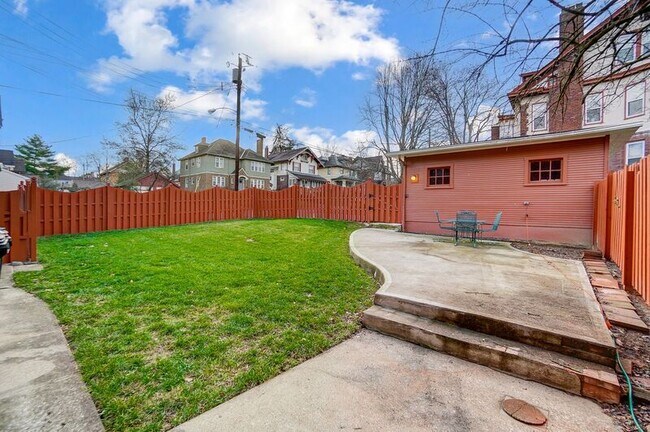 Building Photo - 2881 Observatory Ave