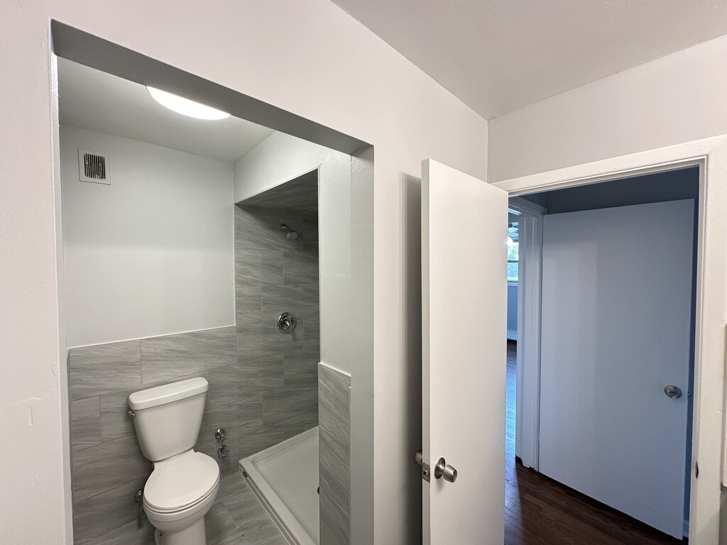 Building Photo - 8644 Skokie Blvd