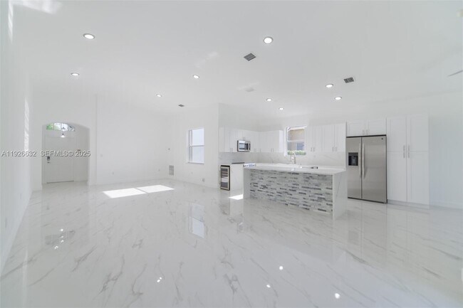 Building Photo - 5290 SW 134th Ave