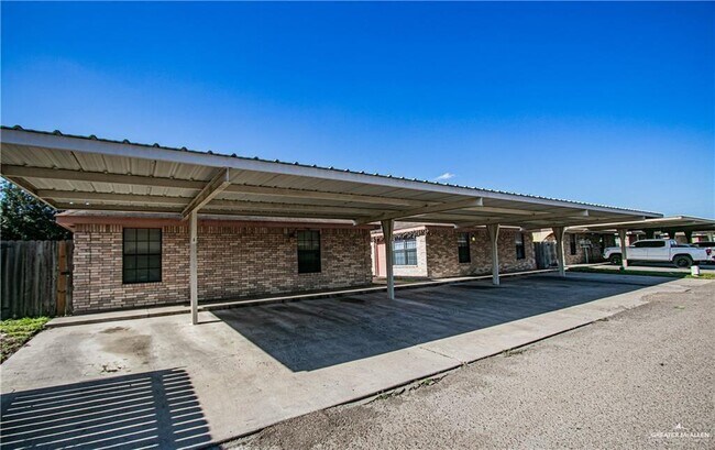 Building Photo - 17 Aruba Dr