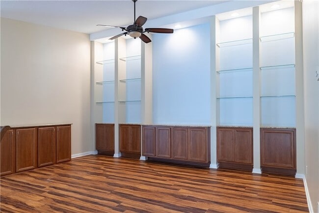 Building Photo - 5009 Corsica Square