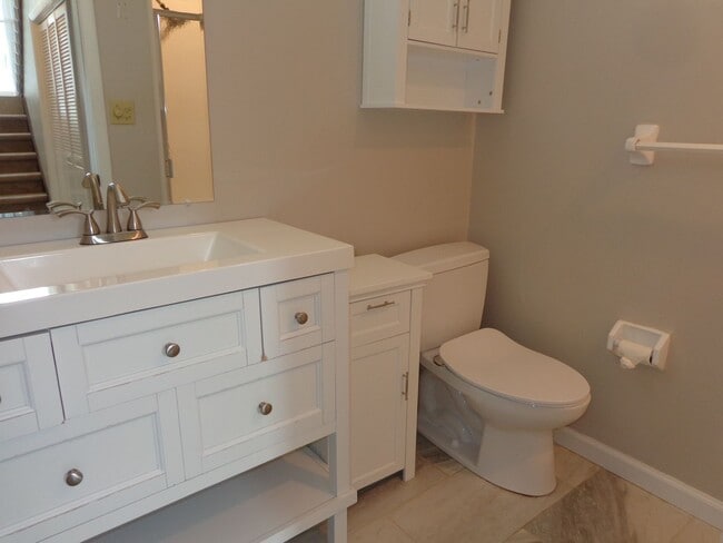 Building Photo - Shadowlawn - Shadow Cove Condominiums