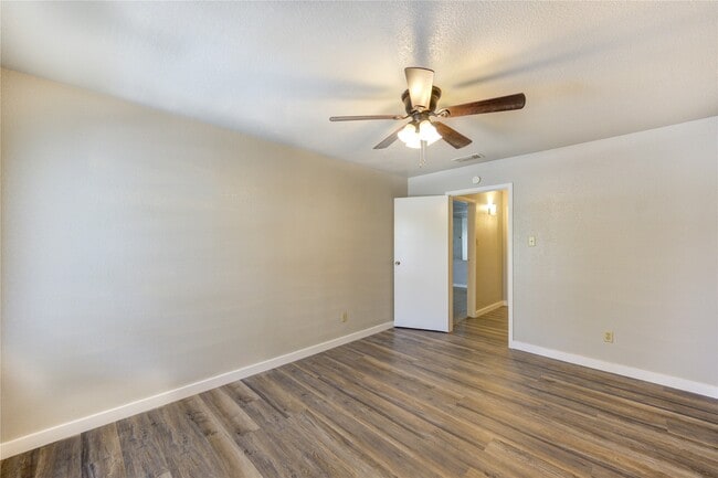 Building Photo - 6500 Sands Point Dr