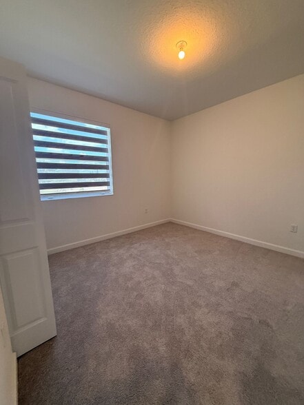 Building Photo - 2954 SE 23rd Ave