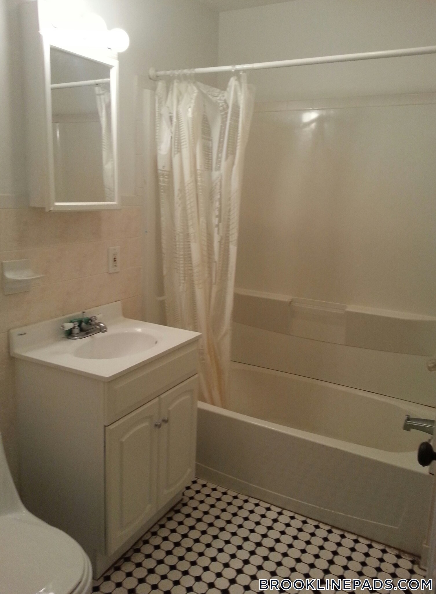 Building Photo - 62 Egmont St