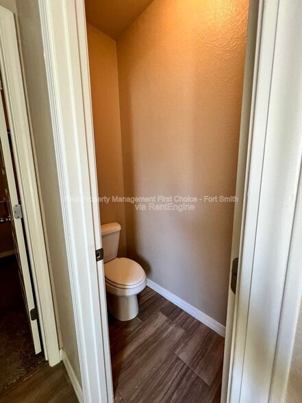 Building Photo - 615 Ridge Point Dr