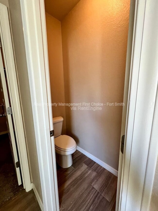 Building Photo - 615 Ridge Point Dr