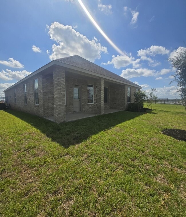 Building Photo - 3053 Avineda Sonoma Dr