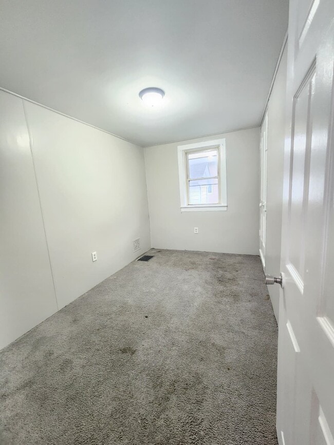 Building Photo - 778 W Main St