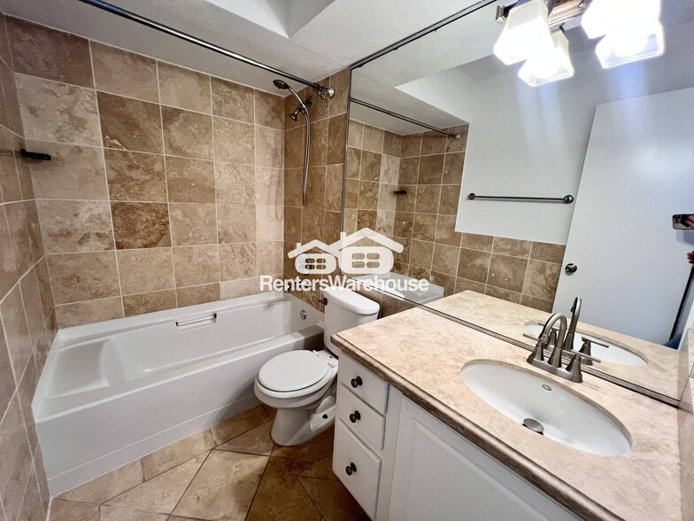 Building Photo - 5928 Sandhurst Ln