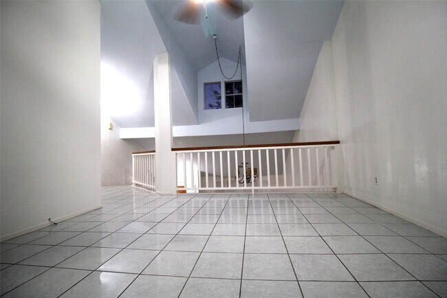 Building Photo - 15614 Barbarossa Dr