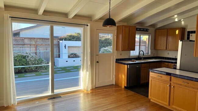 Building Photo - Mission Fields Home, 3 bedroom 2 bath, Fire Place, large fenced yard, 2 car garage fully finished...