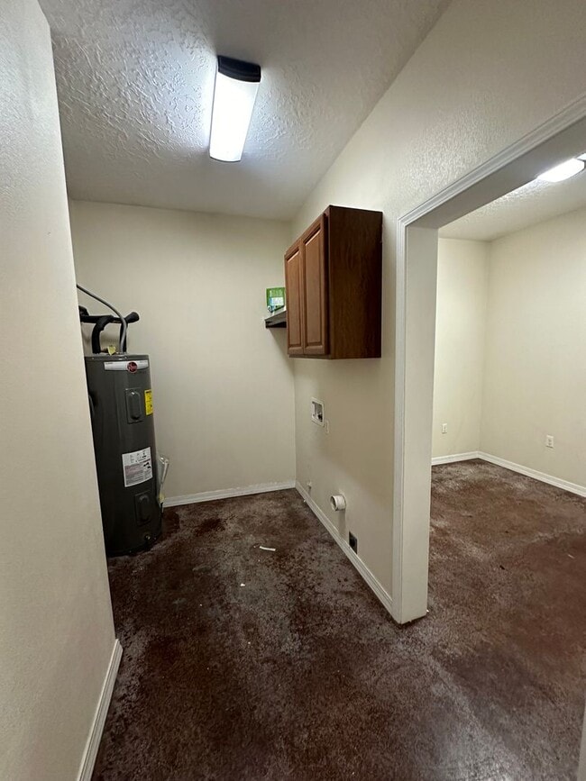 Building Photo - Stunning and Spacious 4 Bed Home! Parkview School District!