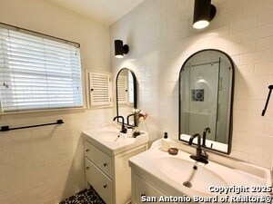 Building Photo - 903 Mount Perkins