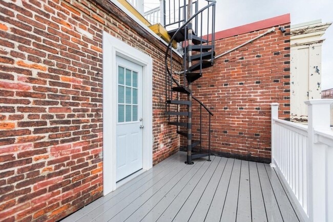 Building Photo - 2658 Edgemont St