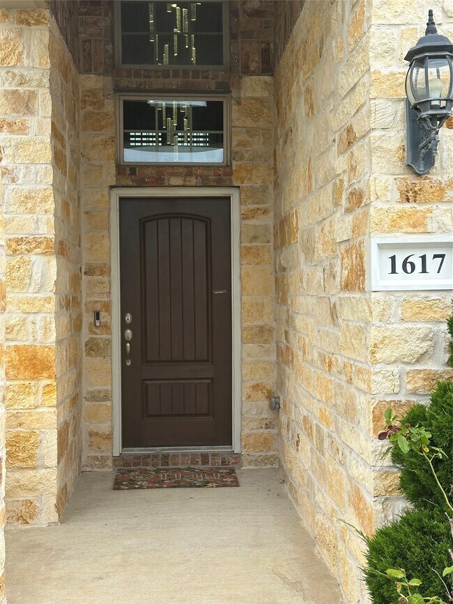 Building Photo - 1617 Darwin Cedar Dr