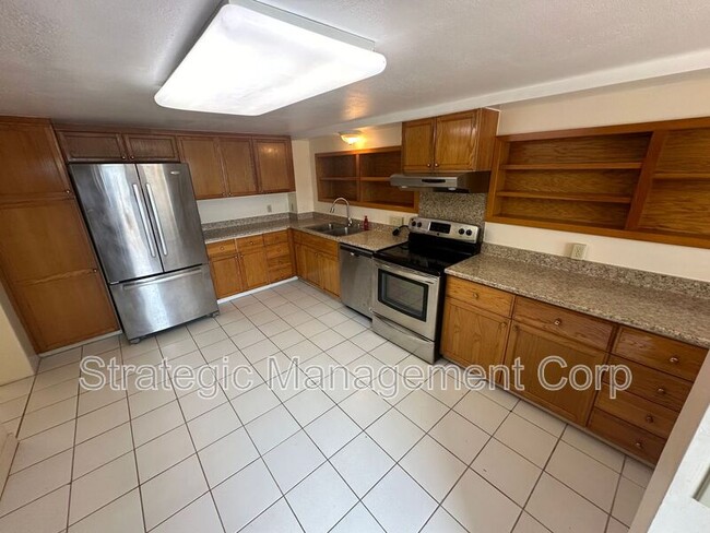 Building Photo - 3717 Manini Way