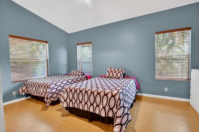 Building Photo - 3511 NW 4th Ave