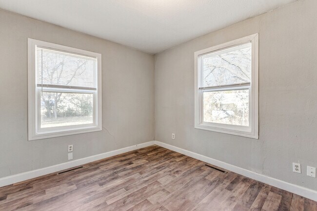 Building Photo - 1017 N Pershing St
