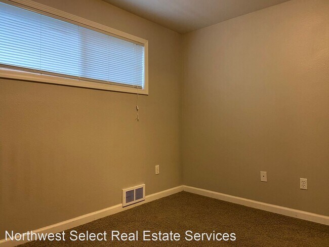 Building Photo - 420 E Sunset Way