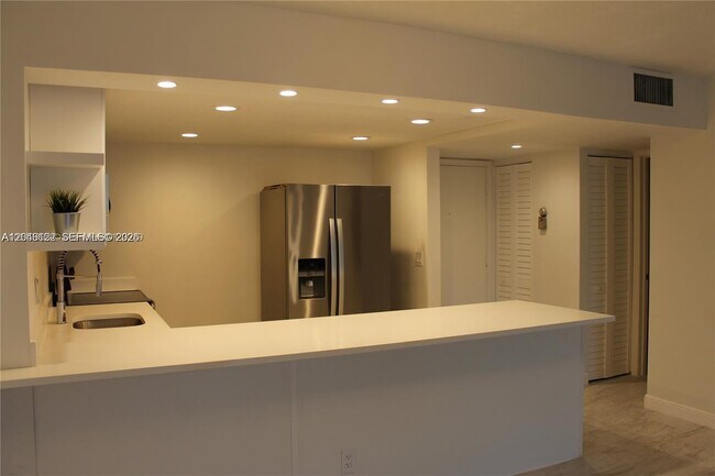 Building Photo - 1801 S Ocean Dr