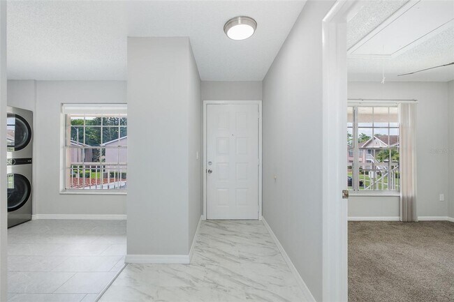 Building Photo - Beautifully Updated Condo