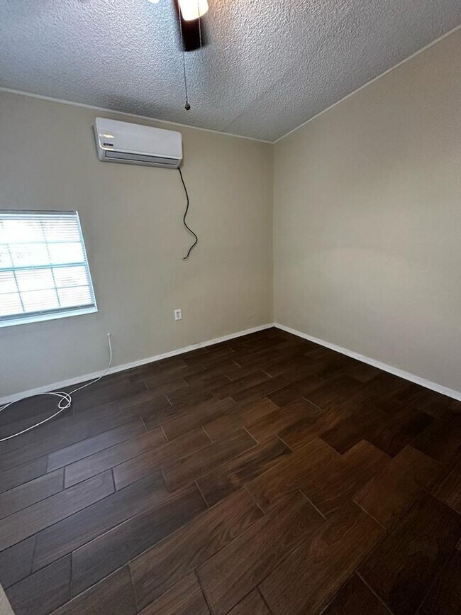 Building Photo - Two bedroom Apartment in Northeast El Paso!!