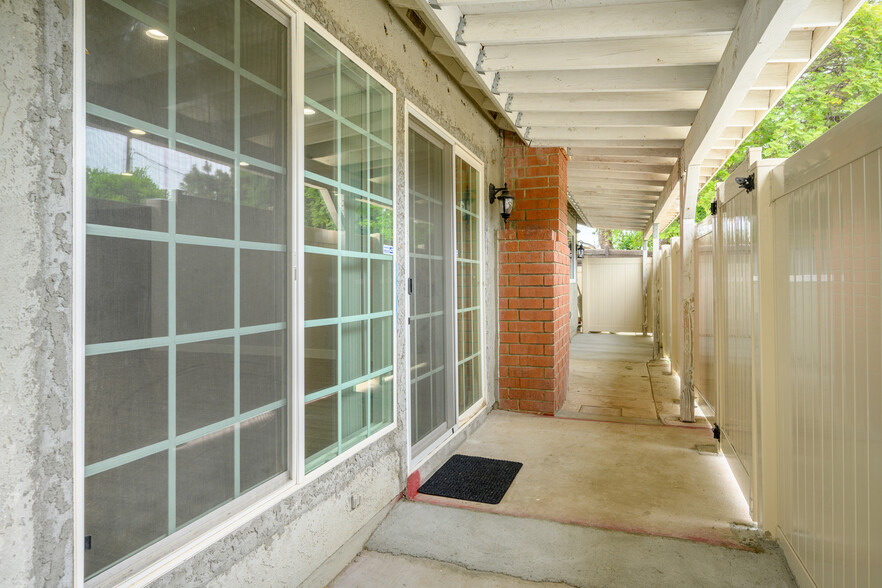 Building Photo - 16132 Chatsworth St