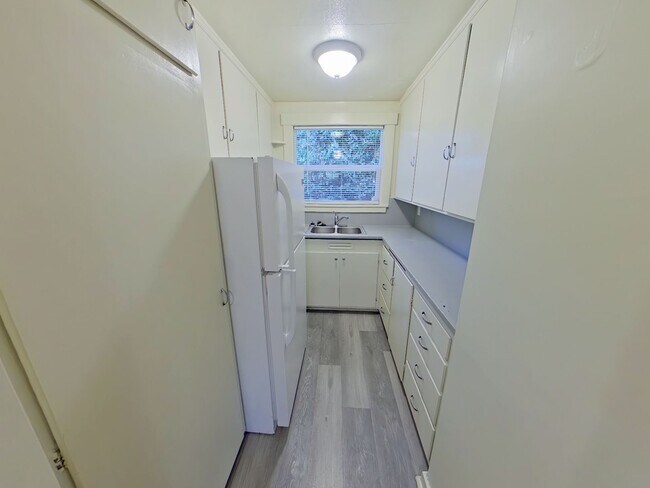 Building Photo - Glacier Tri-Plex