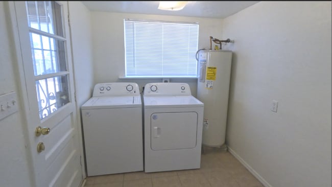 Building Photo - 2612 E Alta Vista Rd