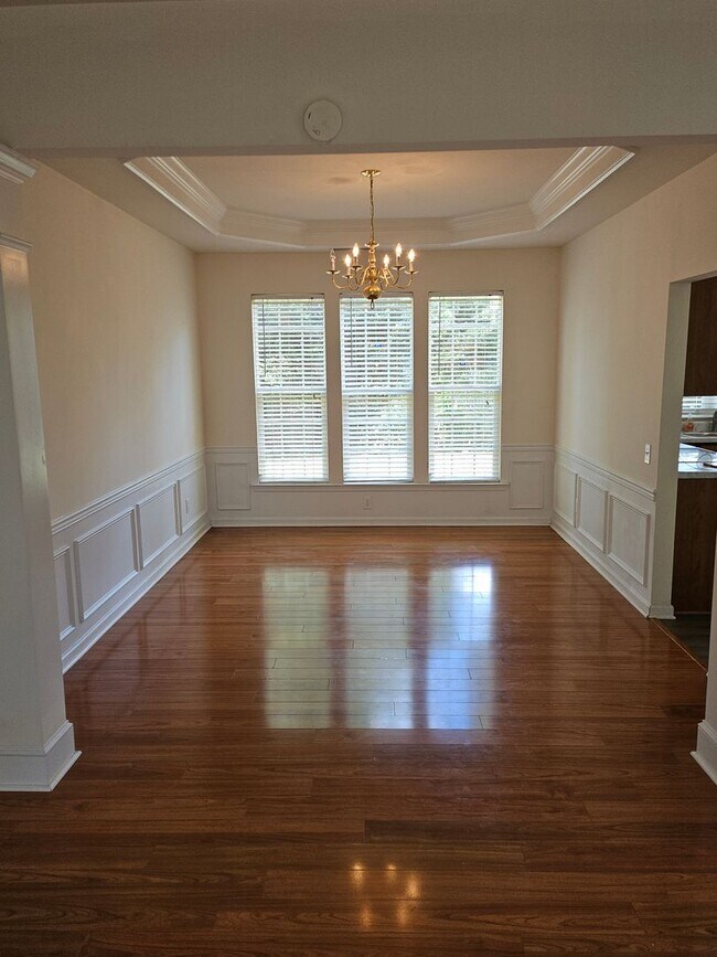 Building Photo - Beautiful Open Floor Plan with 4 Bedrooms