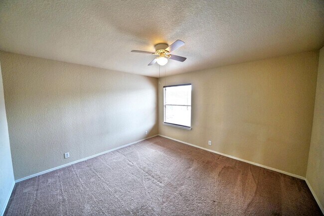 Building Photo - Gorgeous 5-Bedroom, 3.5-Bathroom Home Near...